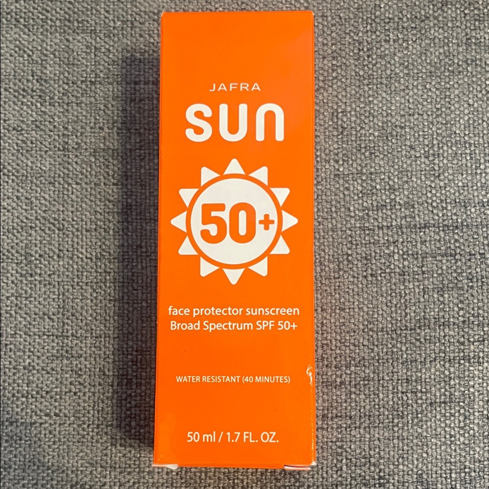 JAFRA Sun Face Protector SPF 50+ - Vibrant Orange